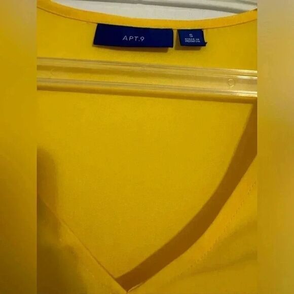 Women's Apt. 9® Button-Front Knot-Hem Top | Size Small | Yellow - Picture 3 of 5